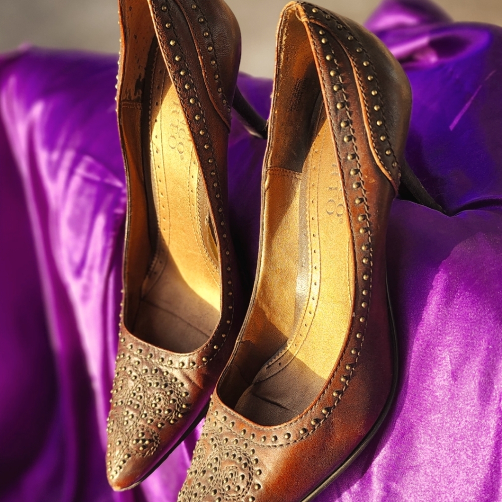 Leather studded Franco Sarto pumps, brown size 7.5